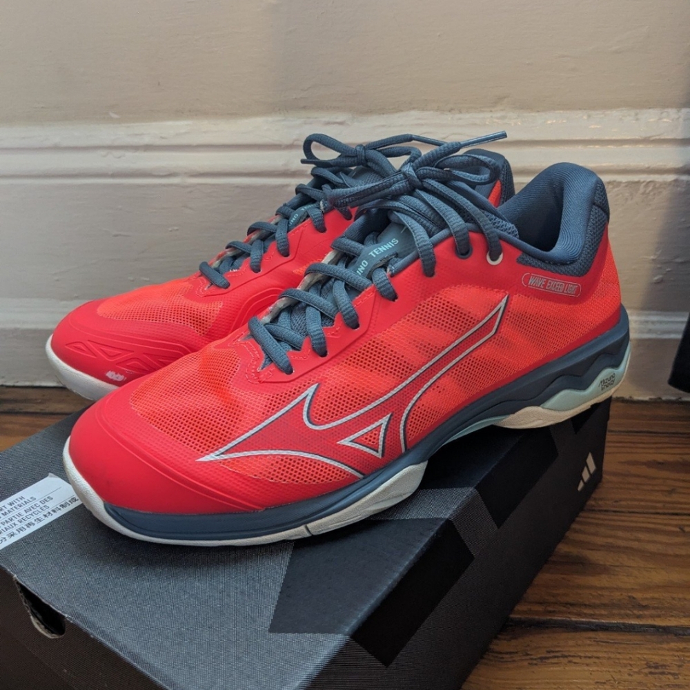 Mizuno Wave exceed light tennis shoes in red